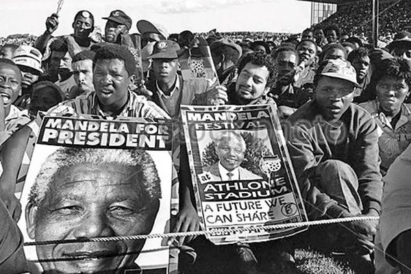 El secreto de la caída del régimen racista de Sudáfrica, en palabras del imam Jameneí