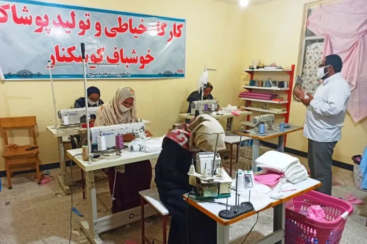 راه‌اندازی کارگاه تولید ماسک در بقاع متبرکه رودان و پارسیان