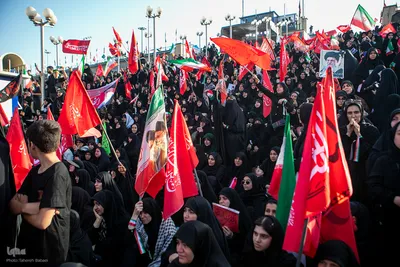 اقامه نماز بر پیکر مطهر رهبر شهید و خانواده ایشان به امامت آیت‌الله العظمی سبحانی 