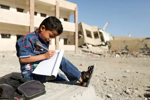İki milyon Yemenli çocuk savaşın gölgesinde eğitimden mahrum kaldı