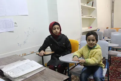 رقابت دانش‌آموزان دختردر آزمون حفظ جزء سی‌ام
