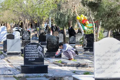 زیارت اهل قبور در آخرین پنجشنبه سال