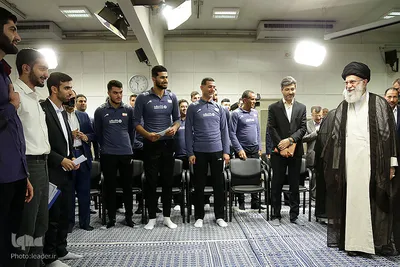 دیدار مدال‌آوران المپیادهای علمی و اعضای تیم ملی والیبال جوانان با رهبر انقلاب