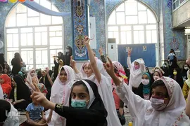 جشن روز دختر با حضور خدام حرم مطهر رضوی در مسجد جوادالائمه اهواز