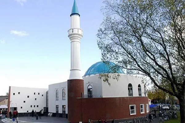 Fransa İçişleri Bakanı: İzlenmesini istediğim 18 camiden 9'u kapatıldı