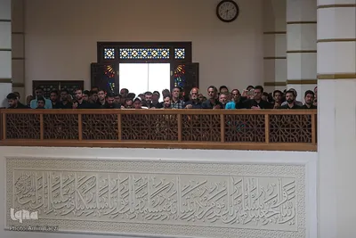 نماز ظهر عاشورا در شبستان امام خمینی(ره)‎ حرم شاهچراغ(ع)