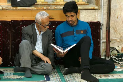 محفل انس با قران کریم در بقعه چهار انبیا قزوین