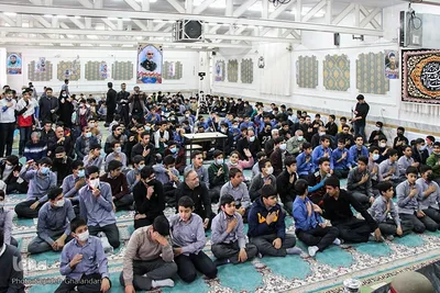 وداع دانش‌آموزان بیرجندی با شهدای گمنام