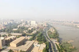 ایستاده در غبار