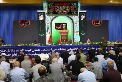اقامه نماز جمعه ساری با امامت آیت الله محمد باقر لائینی