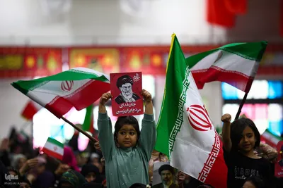 تجدید بیعت دختران و مادران اصفهانی با رهبر انقلاب در گلستان شهدا