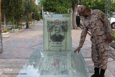 گلباران مزار مطهر شهدا توسط خبرنگاران شیرازی