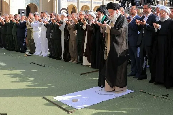 “El Imam Jameneí llama a la unidad en el día del Eid al-Fitr”