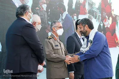 رونمایی از تقریظ رهبری بر کتاب «حوض خون» در اندیمشک