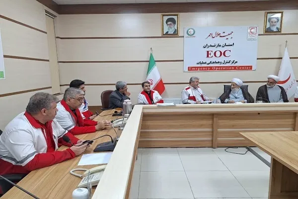 حضور آیت‌الله محمد باقر محمدی لائینی در مرکز کنترل و هماهنگی عملیات هلال احمر مازندران