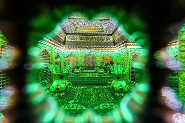 حرم امامین عسکریین(ع) را با هم توسعه دهیم