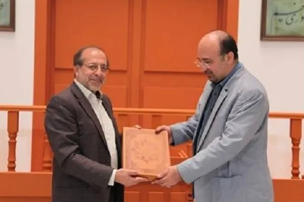 اهدای نسخه نفیس قرآن «مبارک» به کتابخانه مجلس