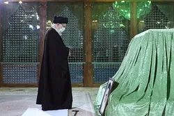 Leader Visits Imam Khomeini Mausoleum on First Day of Ten-Day Dawn Celebrations