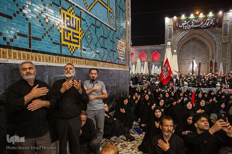 برگزاری مراسم بزرگداشت رهبر شهید در مسجد گوهر شاد