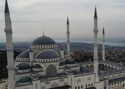La plus grande mosquée d'Istanbul a ouvert ses portes sur les fidèles