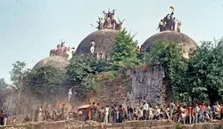 বাবরি মসজিদ মামলার রায় পুনর্বিবেচনার জন্য স্থগিত করেছে আদালত