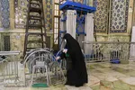 ضدعفونی کردن مکرر سطوح توسط خادمیاران سلامت انجام می شود.