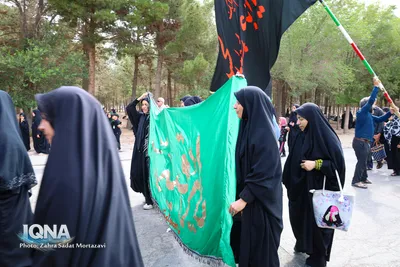 پیاده‌روی دلدادگان اربعین حسینی در خمینی‌شهر