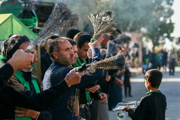 راه هیئت از مسائل روز و سیاست جدا نیست