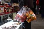 حال و هوای بازار تبریز در آخرین ساعات شروع شب یلدا