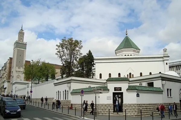 La France accorde des visas aux imams algériens pendant le Ramadan