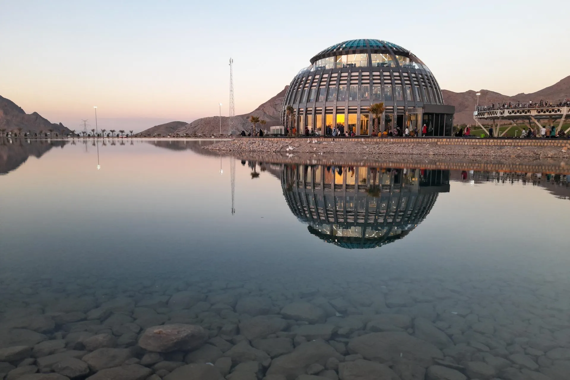Irán inaugura el mayor complejo turístico de Oriente Medio