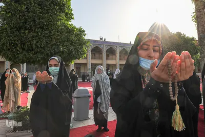 Fitr-Festgebet im Heiligen Schrein von Schah Tscheragh verrichtet