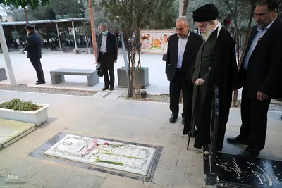 حضور رهبر معظم انقلاب در مرقد مطهر امام راحل و گلزار شهدای بهشت زهرا