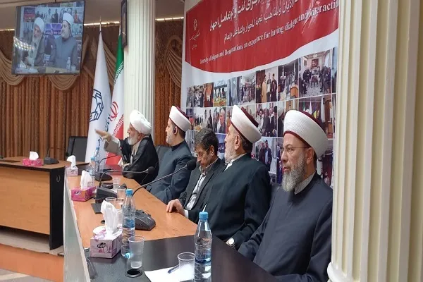 امام خمینی(ره) در مقام سخن و عمل پیشوای وحدت اسلامی بود