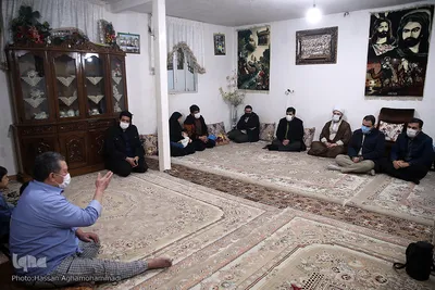 حضور  حجت الاسلام محمد قمی، رئیس سازمان تبلیغات اسلامی در منزل شهدای مدافع حرم تیپ فاطمیون در حسن آباد فشافویه