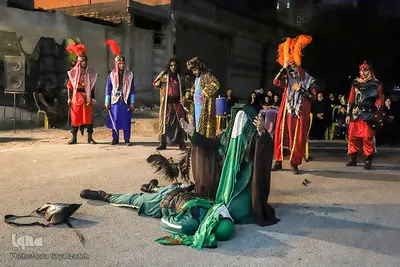 صحنه‌ای که در آن امام حسین(ع) بر بالین حضرت ابوالفضل(ع) حاضر می‌شود.