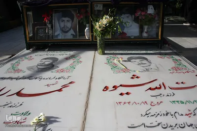 غبارروبی و عطرافشانی مزار شهدا با گل نرگس ـ بهبهان