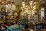 فضای داخلی عتیقه‌فروشی گالریا مرکز دایرةالمعارف بزرگ اسلامی