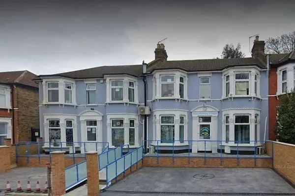 Ang Paaralang Islamiko sa London ay Nakatanggap ng Liham na Nagbabanta sa Gitna ng Pagtaas ng Poot