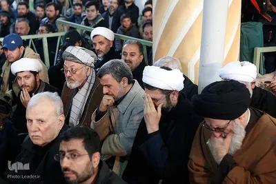 مراسم اقامه نماز بر پیکر مطهر سپهبد شهید حاج قاسم سلیمانی و همرزمان شهیدش با حضور رهبر معظم انقلاب