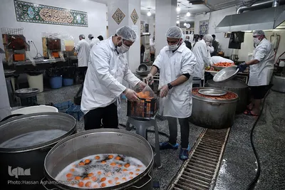 جهاد آبمیوه گیری موکب «المهدی» هیأت رزمندگان اسلام شمیرانات برای یاری کادر درمانی و شفای عاجل بیماران کرونایی