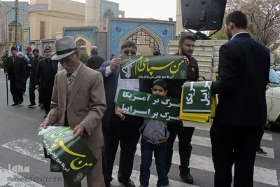 ⁨راهپیمایی نمازگزاران جمعه تبریز در حمایت از سپاه⁩