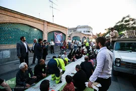 سفره افطاری ساده در بازار پانزده خرداد