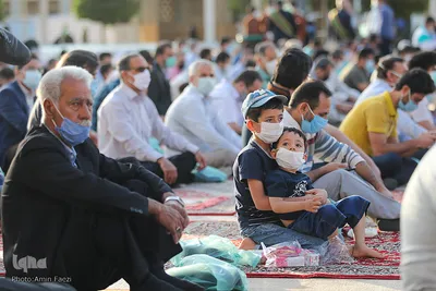 Fitr-Festgebet im Heiligen Schrein von Schah Tscheragh verrichtet