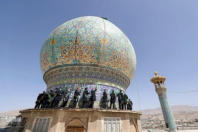 آیین گلاب شویی گنبد حرم مطهر شاهچراغ‎ (ع)