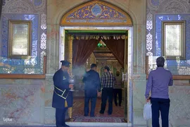 آیین تعویض پرچم گنبد حرم مطهر حضرت شاهچراغ (ع)