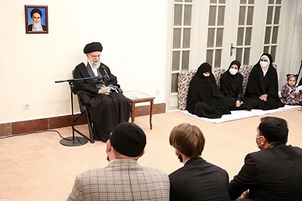 قائد الثورة الإسلامية الإيرانية يؤكد ضرورة التركيز على قضية التقدم العلمي