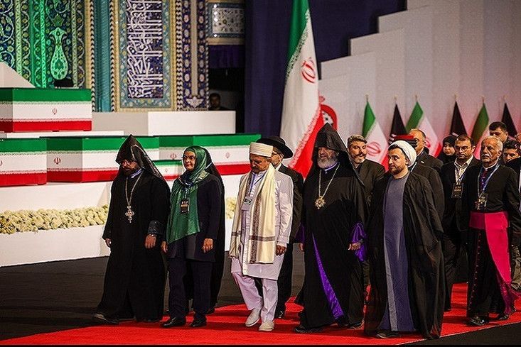 Delegaciones extranjeras rinden homenaje al Líder mártir de Irán
