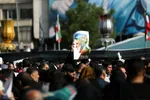 Millionen Menschen bei Trauerfeier für Märtyrer Ayatollah Raisi und seine Gefährte