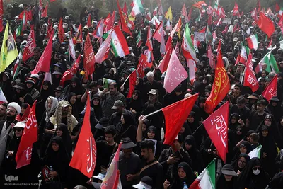 جلوه هایی از شکوه حضور مردم در تشییع با عظمت آقای شهید ایران در قم عکاس: احمدرضا مداح